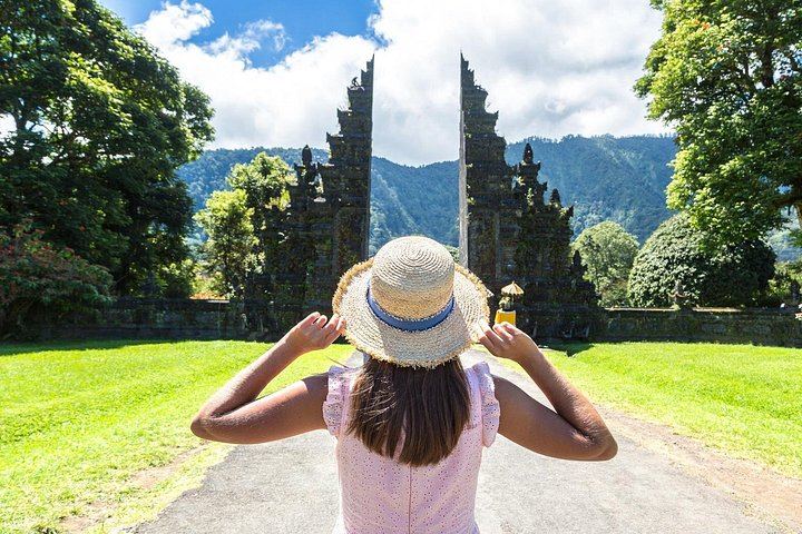 Bratan Temple, Handara Gate, Twin Lakes Viewpoint and Banyumala Waterfall Day Tour (6/9)