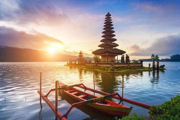 Sekumpul Waterfalls Trek with Ulun Danu and Taman Ayun Temples, Small Group