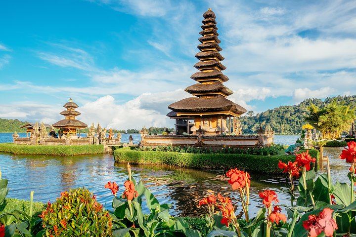 Sekumpul Waterfalls Trek with Ulun Danu and Taman Ayun Temples, Small Group (6/9)