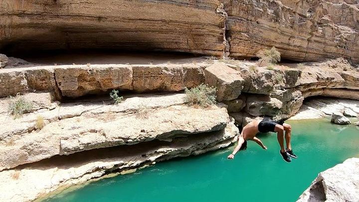 Wadi Shab 4WD Coastal Trek from Muscat via Quriyat, with Quick Sinkhole Photo Stop (3/5)