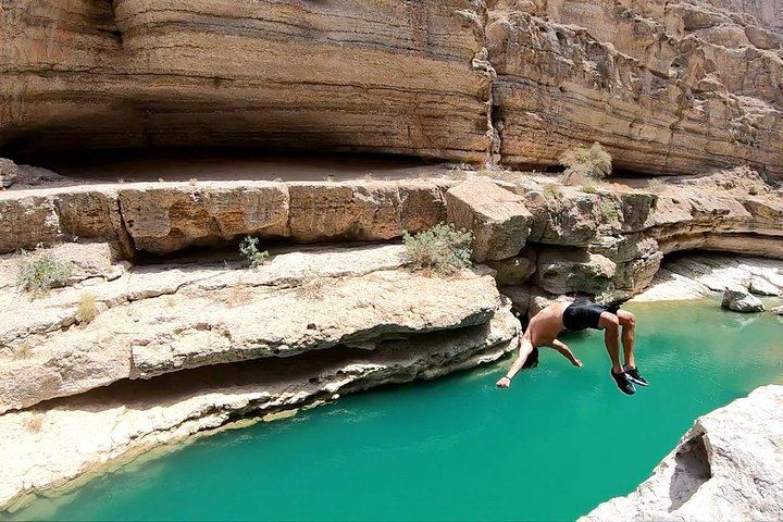 Wadi Shab 4WD Coastal Trek from Muscat via Quriyat, with Quick Sinkhole Photo Stop (3/5)