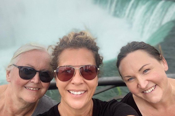 Walk Niagara Tours Two-Hour Walk: Hornblower Boat Cruise and Over 20 Landmarks (8/12)