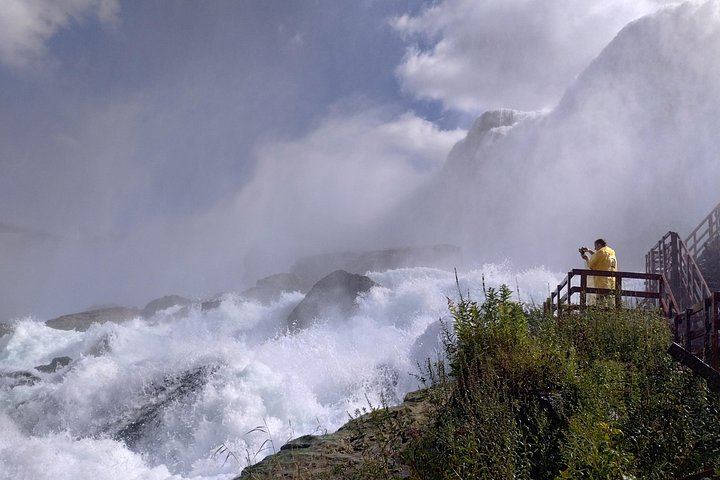 Niagara USA Guided Walk Ending at Cave of the Winds, with Maid of the Mist and Film (1/12)