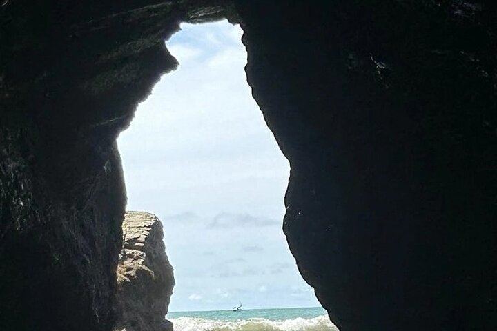Playa Ventanas Beach Caves, Uvita Waterfalls and Portalon: Natural Slide, Cliff Jumps (2/9)
