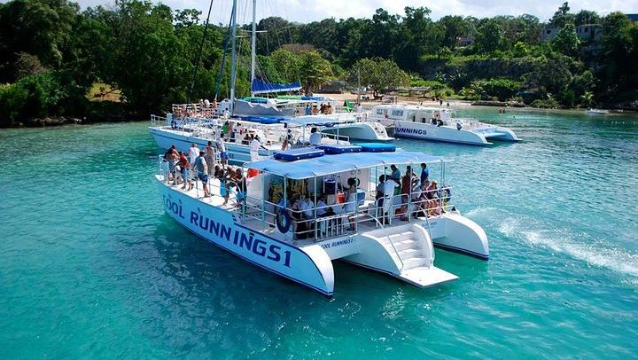 Dunn's River Falls Catamaran Party Cruise with Snorkeling, Open Bar and Reggae (1/5)