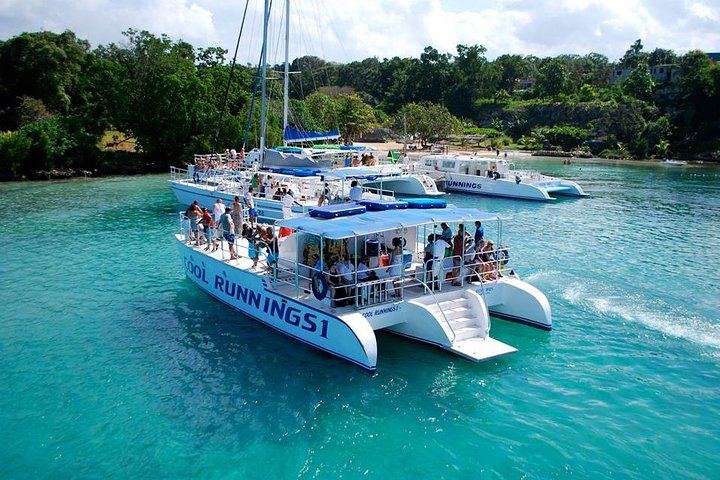 Dunn's River Falls Catamaran Party Cruise with Snorkeling, Open Bar and Reggae (1/5)