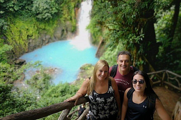 Rio Celeste Waterfall, Sloth Spotting and Scarlet Macaws from Guanacaste (2/12)