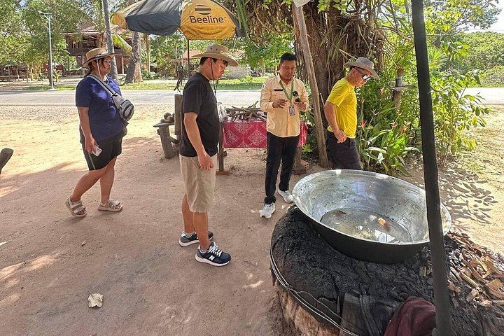 Phnom Kulen National Park Tour with English or Japanese Guide, 1000 Lingas and Waterfall (10/12)
