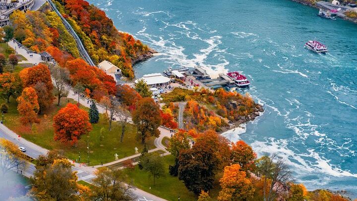 Gray Line Half-Day Niagara Falls Tour: Boat Cruise, Parkway Drive and Maple Tasting (3/6)