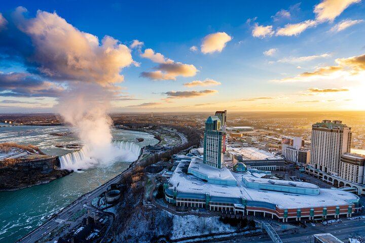 Niagara Falls Early Departure Tour from Toronto with Skip-the-Line Cruise and Ponchos (10/12)
