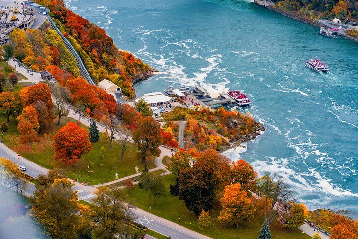 Gray Line Half-Day Niagara Falls Tour: Boat Cruise, Parkway Drive and Maple Tasting (3/6)