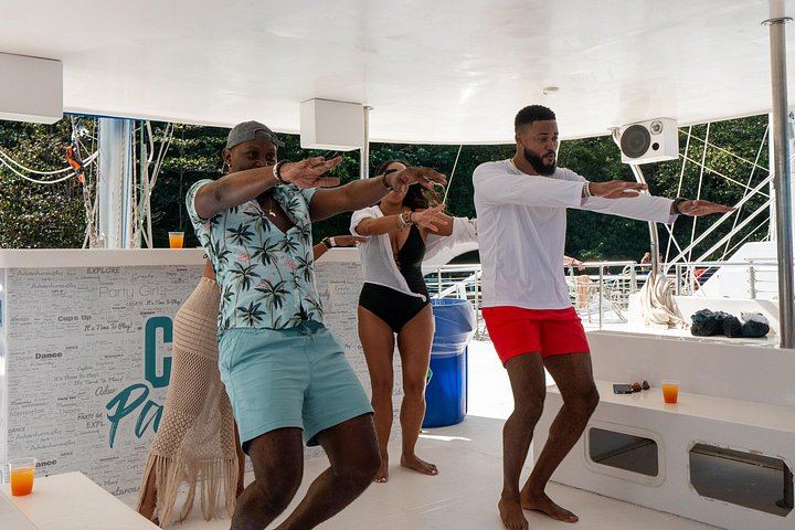 Dunn's River Falls Chukka Catamaran Cruise with Snorkel Stop from Ocho Rios (12/12)