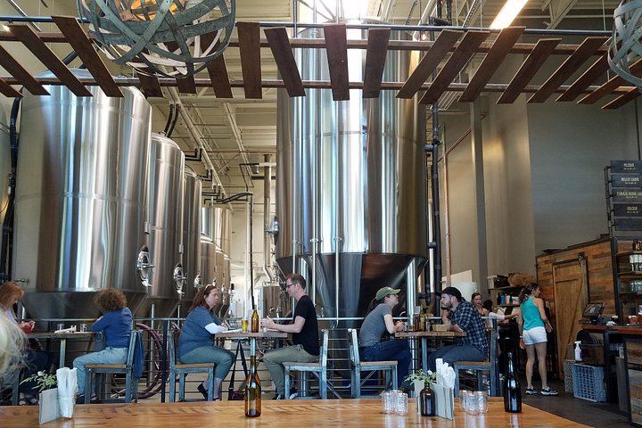 Eight-Hour Waterfalls and Wine Tour: Multnomah Falls, Hood River, Vineyards (11/12)