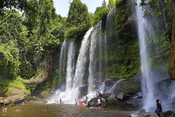 Private Five-Hour Phnom Kulen Tour to the Reclining Buddha, 1000 Lingas and Waterfall
