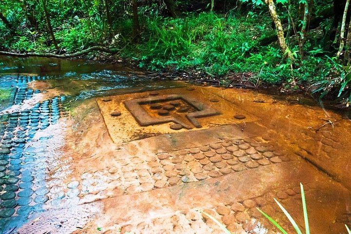 Private Five-Hour Phnom Kulen Tour to the Reclining Buddha, 1000 Lingas and Waterfall (1/12)