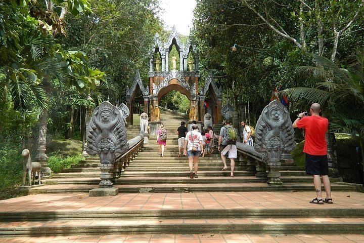 Phnom Kulen National Park Tour with English or Japanese Guide, 1000 Lingas and Waterfall (8/12)