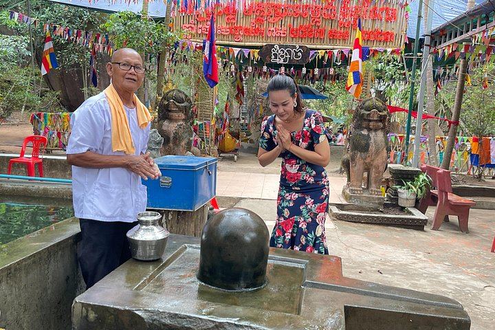 Phnom Kulen Waterfall and 1000 Lingas Day Tour with Snacks, Fresh Fruit and Village Stop (5/12)
