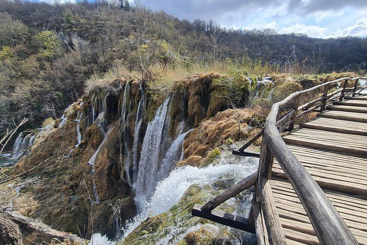 Plitvice Lakes Morning or Afternoon Tour from Zadar with Panoramic Boat Ride (8/12)