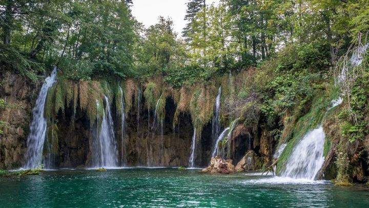 Plitvice Lakes Ten-Hour Day Trip from Zadar by Bus with Ticket Pickup by Guide (3/10)