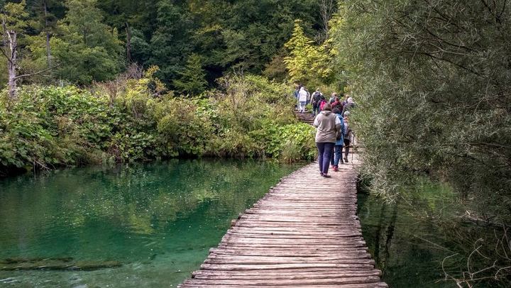 Plitvice Lakes Ten-Hour Day Trip from Zadar by Bus with Ticket Pickup by Guide (1/10)