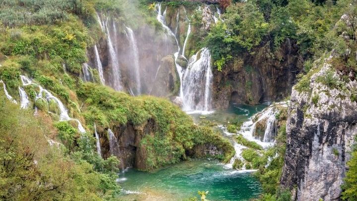 Plitvice Lakes Ten-Hour Day Trip from Zadar by Bus with Ticket Pickup by Guide (2/10)