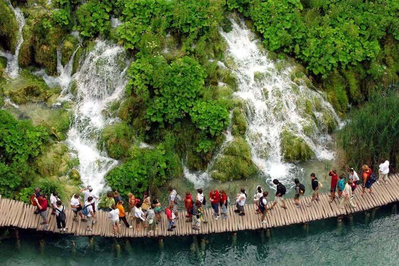 Plitvice Lakes Day Trip from Zagreb with Rastoke Stop and Park Entry (3/7)