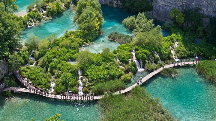 Plitvice Lakes Group Tour from Split or Trogir with Entry Ticket Included (1/6)
