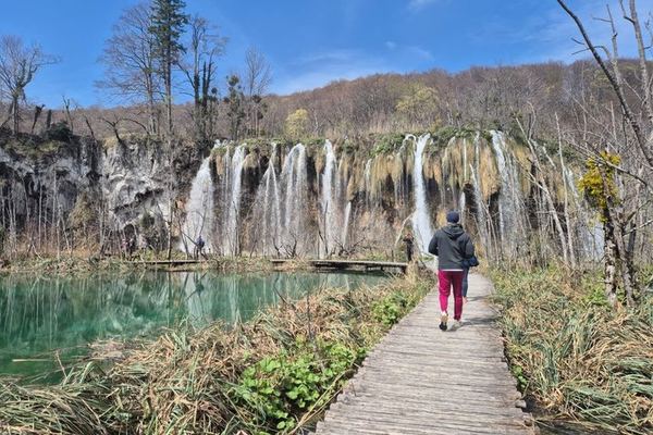 Plitvice Lakes Guided Day Tour from Zagreb with Boat and Electric Train Rides