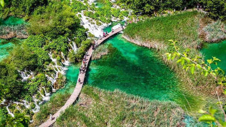 Plitvice Lakes Guided Day Tour from Zagreb with Boat and Electric Train Rides (4/10)