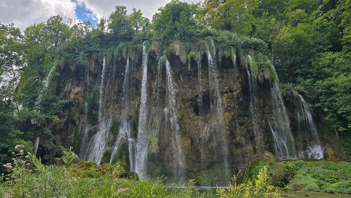 Private Guided Plitvice Lakes Full Day from Split with Boat Ride and Great Waterfall (1/7)