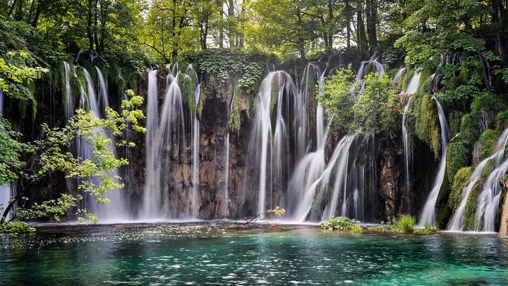 Private Plitvice Lakes Tour from Split with 4-Hour Guided Park Visit (2/8)