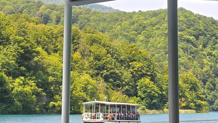 Private Guided Plitvice Lakes Full Day from Split with Boat Ride and Great Waterfall (2/7)