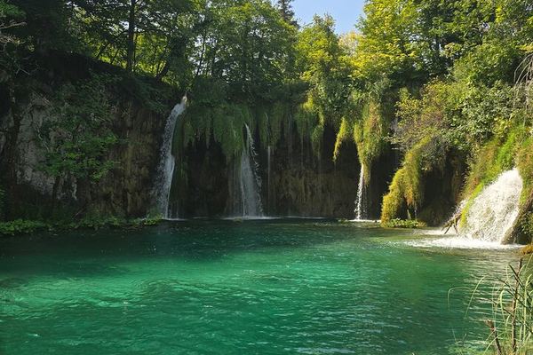 Private Guided Plitvice Lakes Full Day from Split with Boat Ride and Great Waterfall