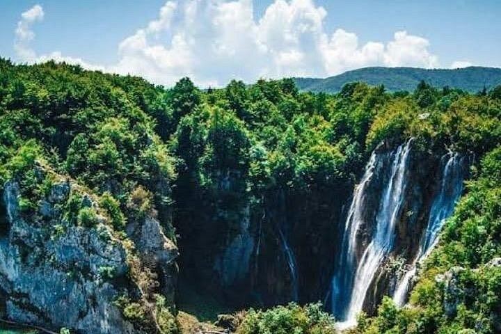 Plitvice Lakes Small Group Tour from Split or Trogir via Knin and Korenica (12/12)