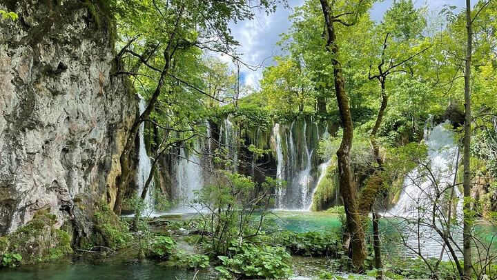 Plitvice Lakes Guided Tour with Entry Ticket and Rastoke Stop, Full Day from Zagreb (1/12)