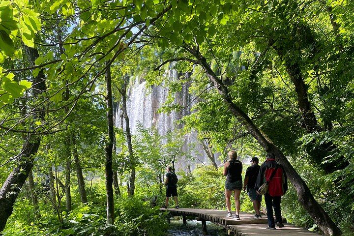 Plitvice Lakes Guided Tour with Entry Ticket and Rastoke Stop, Full Day from Zagreb (8/12)