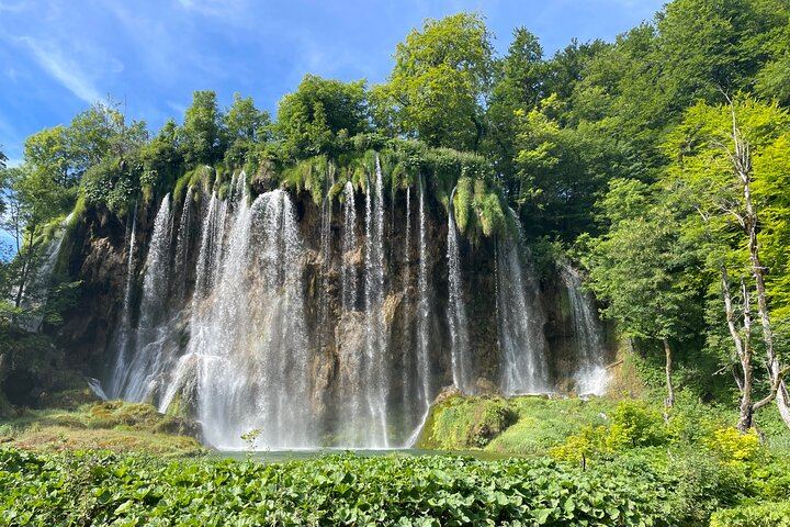 Plitvice Lakes Guided Tour with Entry Ticket and Rastoke Stop, Full Day from Zagreb (9/12)