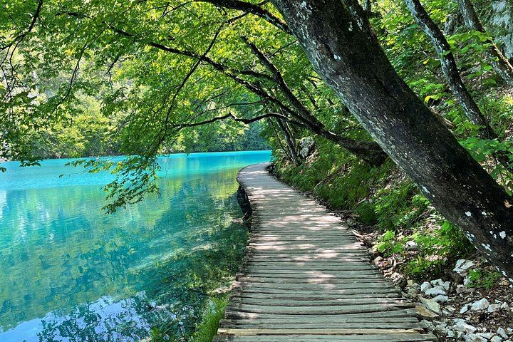 Plitvice Lakes Guided Tour with Entry Ticket and Rastoke Stop, Full Day from Zagreb (12/12)