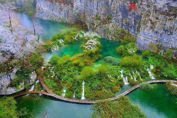 Plitvice Lakes Small Group Tour from Split or Trogir via Knin and Korenica