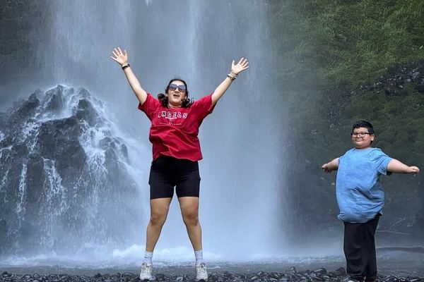 Small-Group Waterfall Shuttle from Portland Hotels: Five Falls and Vista House