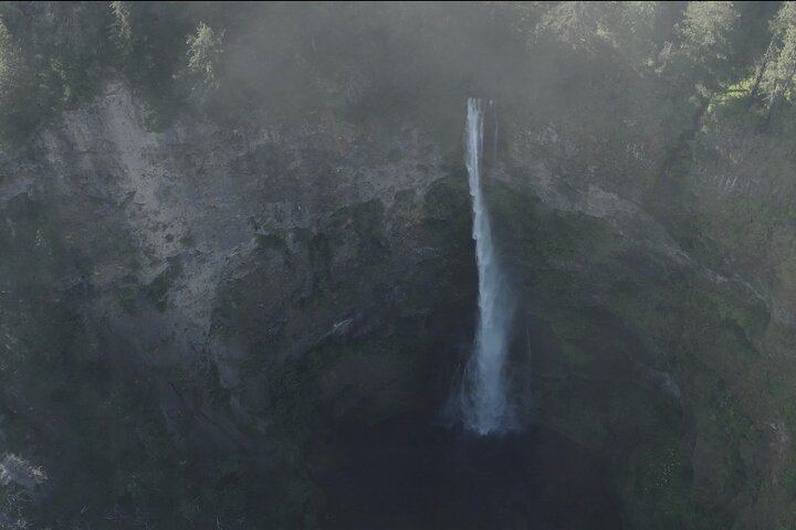 Small-Group Waterfall Shuttle from Portland Hotels: Five Falls and Vista House (12/12)