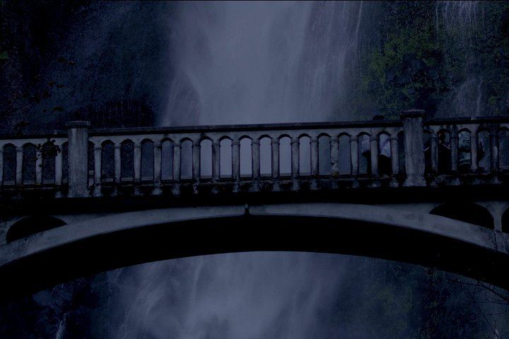 Sunset Waterfall Shuttle: Multnomah Falls and Vista House at Dusk, Small Group (9/12)