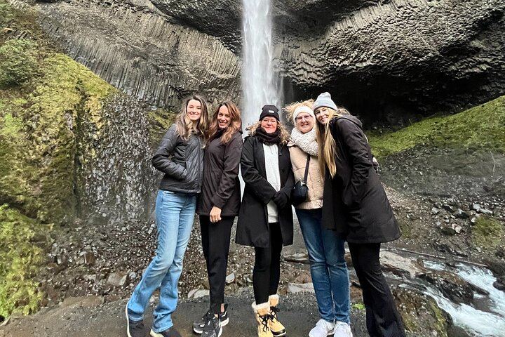 Sunset Waterfall Shuttle: Multnomah Falls and Vista House at Dusk, Small Group (12/12)