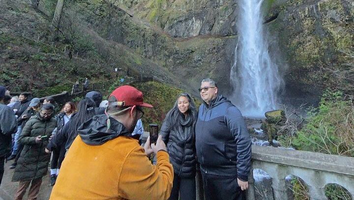 Small-Group Waterfall Shuttle from Portland Hotels: Five Falls and Vista House (2/12)
