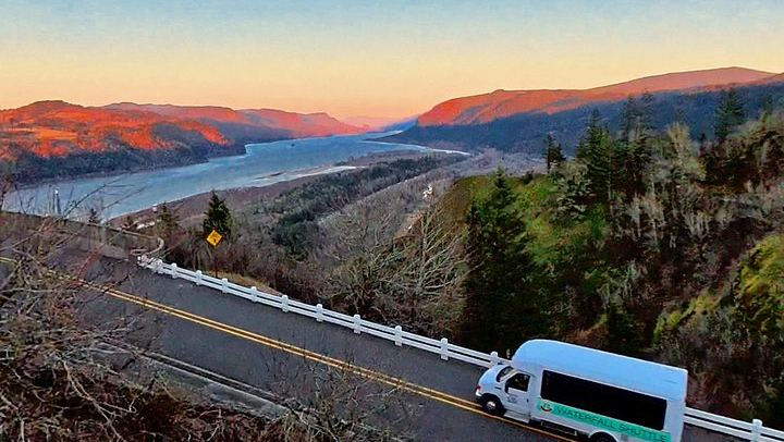Small-Group Waterfall Shuttle from Portland Hotels: Five Falls and Vista House (3/12)