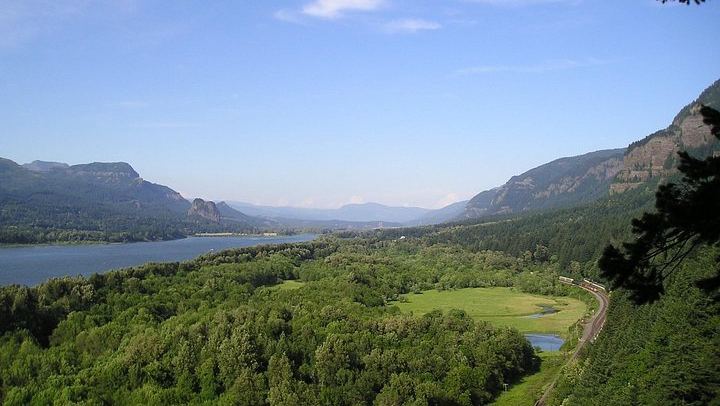 Historic Columbia River Highway Waterfalls Tour with Guide Legends, Park Ave Pickup (3/12)