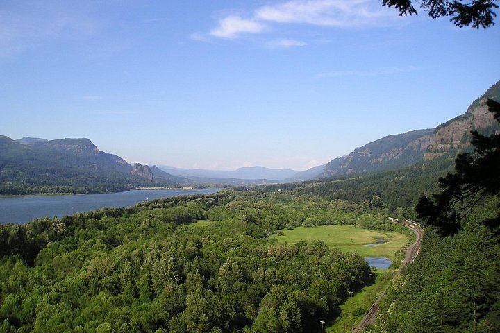 Historic Columbia River Highway Waterfalls Tour with Guide Legends, Park Ave Pickup (3/12)
