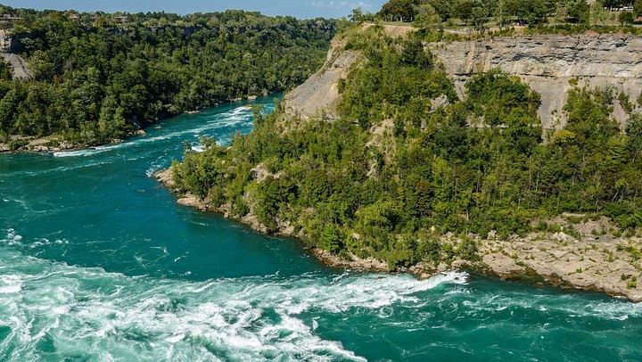 Niagara Falls Day Tour from Toronto with Gray Line, Cruise Ticket and Fallsview Lunch (4/12)