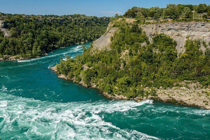 Niagara Falls Day Tour from Toronto with Gray Line, Cruise Ticket and Fallsview Lunch (4/12)