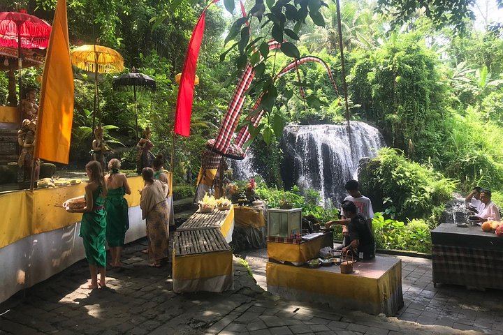Beji Griya Waterfall Holy Bath Ceremony Near Ubud With Guide and Hotel Pickup (8/12)